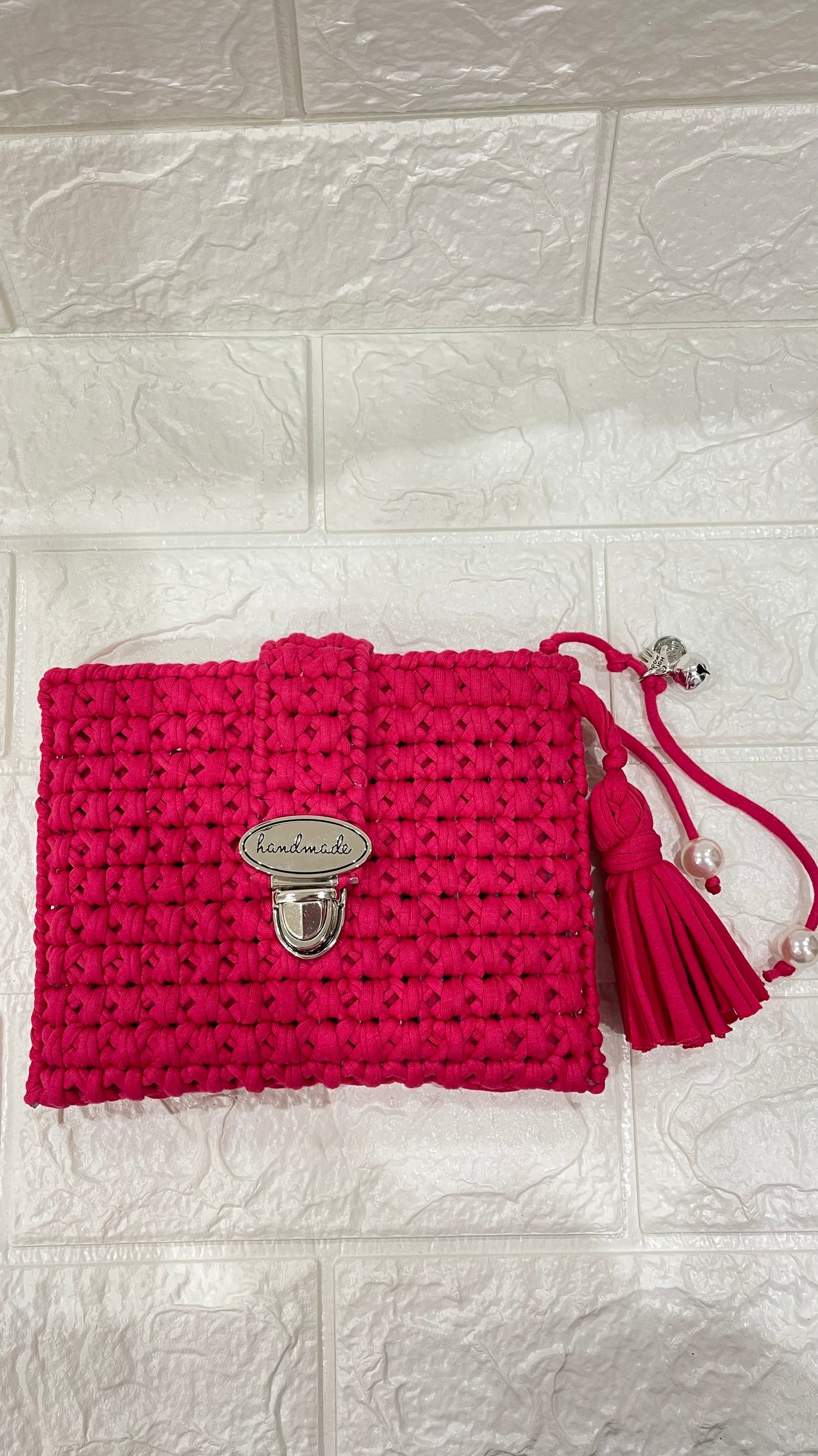 Pochette fettuccia realizzata a mano "fuxia"