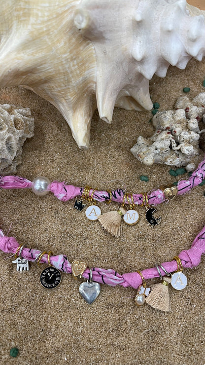 bracciale bandana , con charm in metallo smaltato , "cuore ,perla ,iniziale, orologio" (personalizzabile)